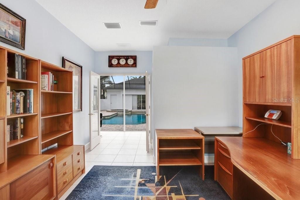 Home Office, Interior