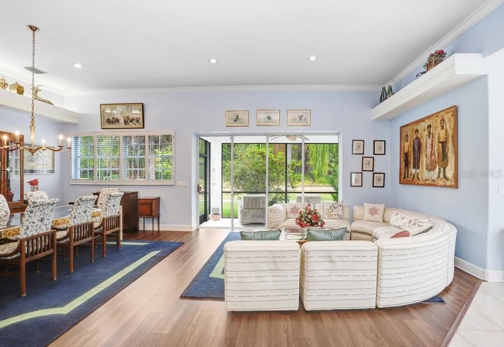 Chandelier, Dining room, Interior, Living room, Recessed Lighting, Wood Texture Flooring