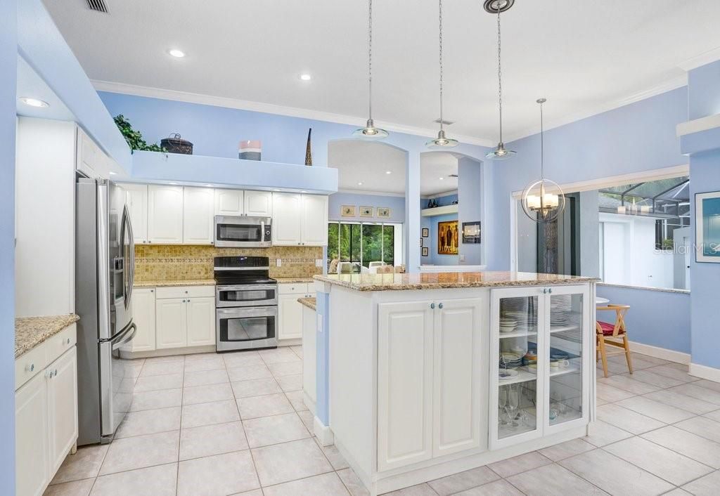 Dining room, Interior, Kitchen, Pendant Lights, Recessed Lighting, Stainless Steel Appliances