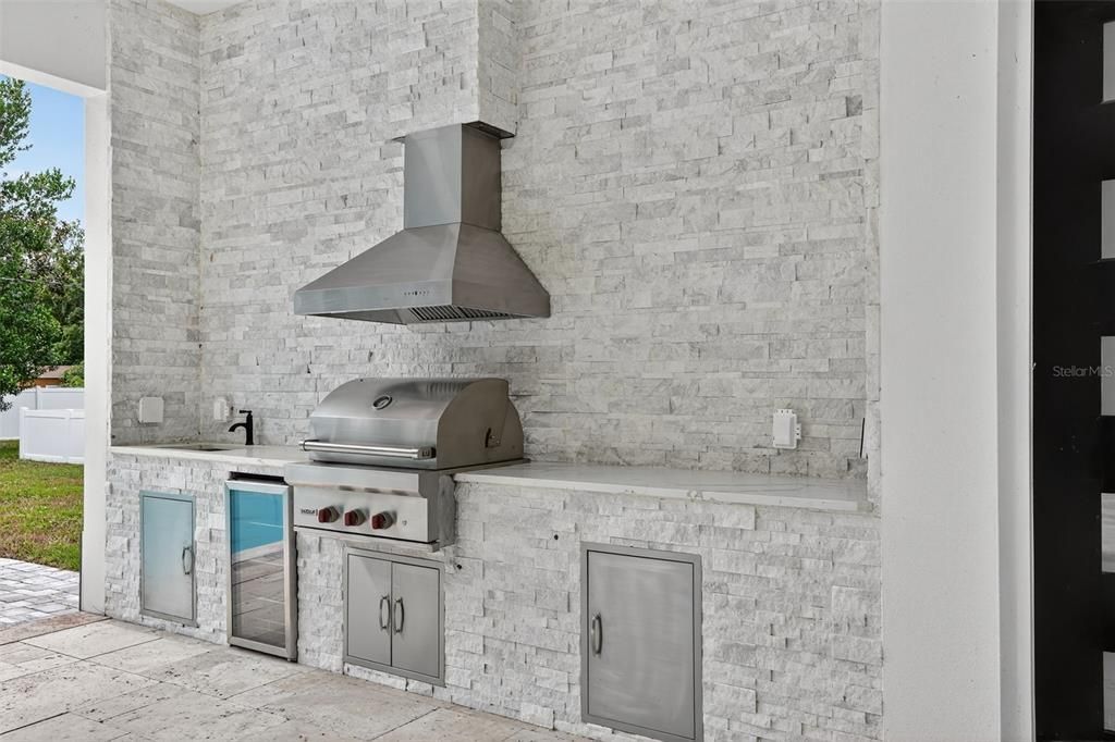 Exterior, Outdoor Kitchen