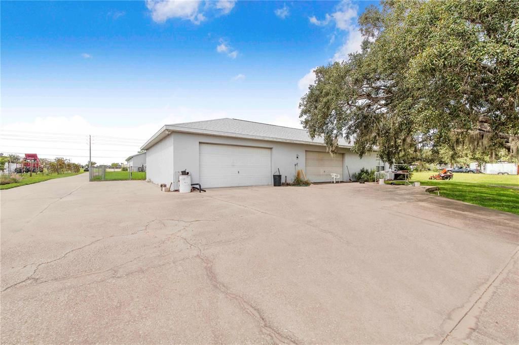 Detached Garage, Exterior