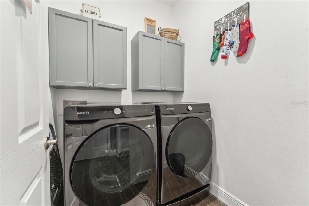Interior, Washer, Wood Texture Flooring