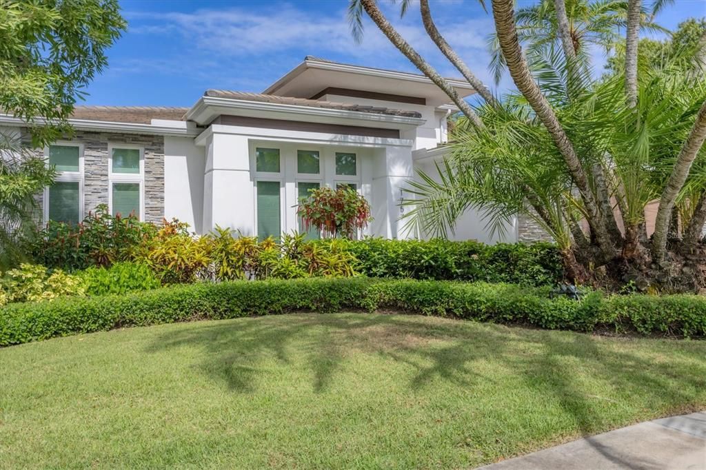 Backyard, Exterior, Facade, Modern