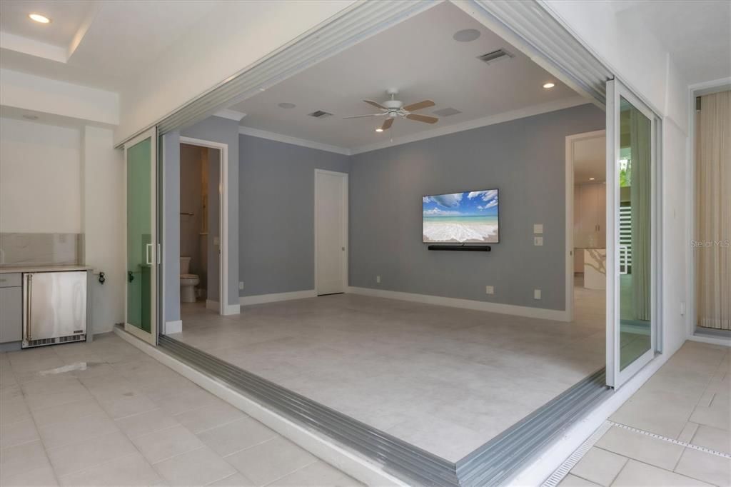 Empty room, Interior, Recessed Lighting