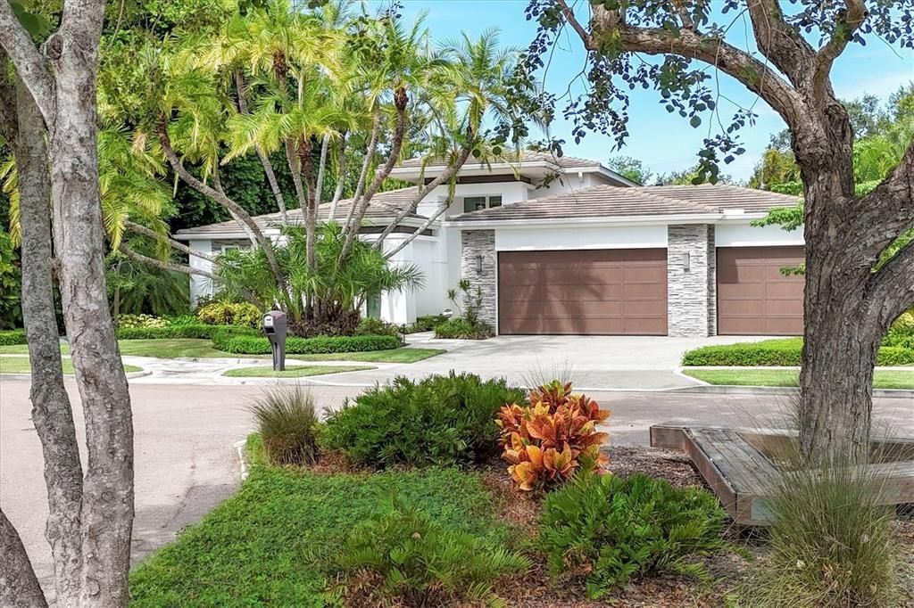 Attached, Exterior, Facade, Ranch