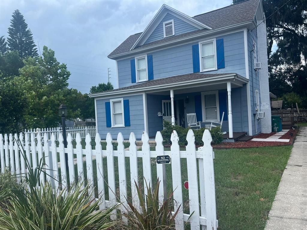 Exterior, Facade, American Foursquare