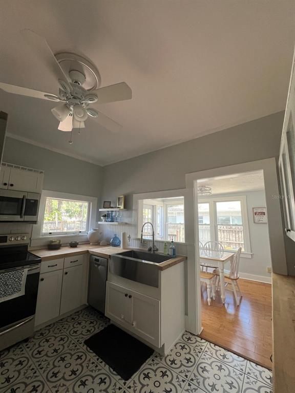 Dining room, Interior, Kitchen, Stainless Steel Appliances, Wood Texture Flooring