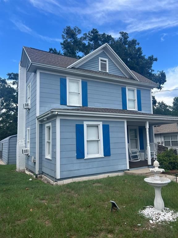 Exterior, Facade, Queen Anne Victorian