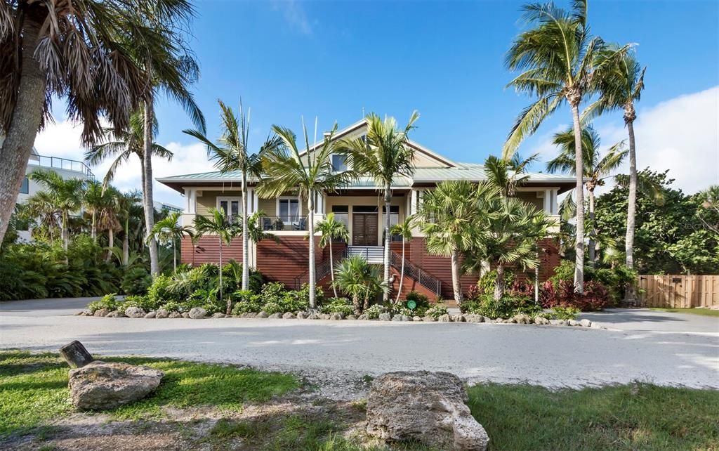 Backyard, Exterior, Facade, Log Home