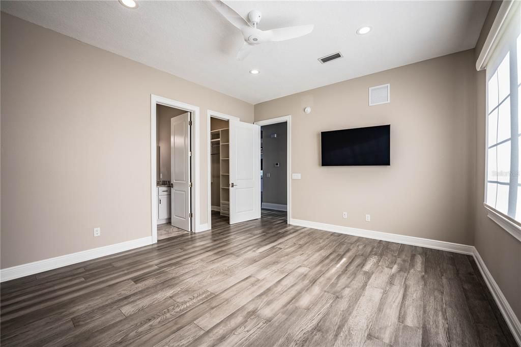 Empty room, Interior, Recessed Lighting, Wood Texture Flooring