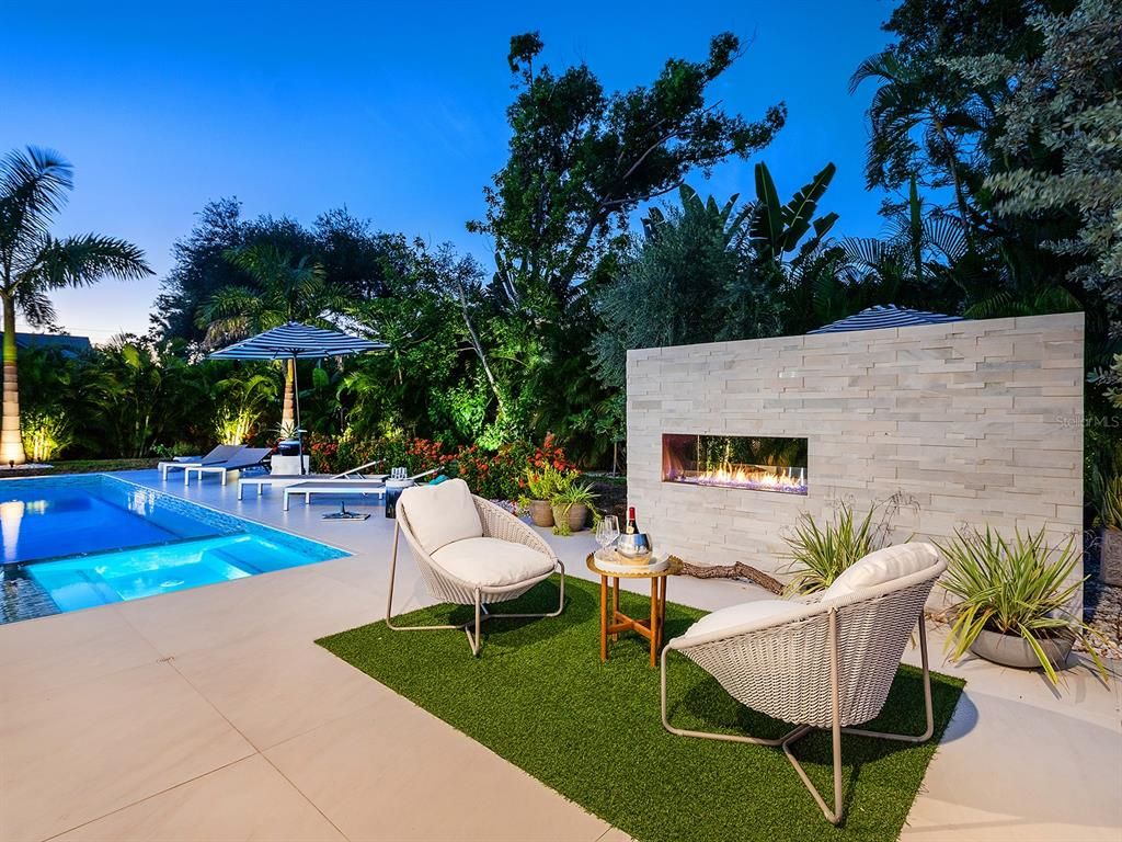 Exterior, Fireplace, Pool