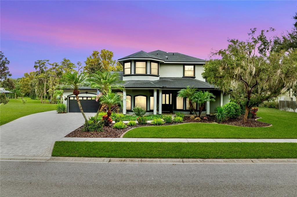 Attached, Exterior, Facade, Mediterranean