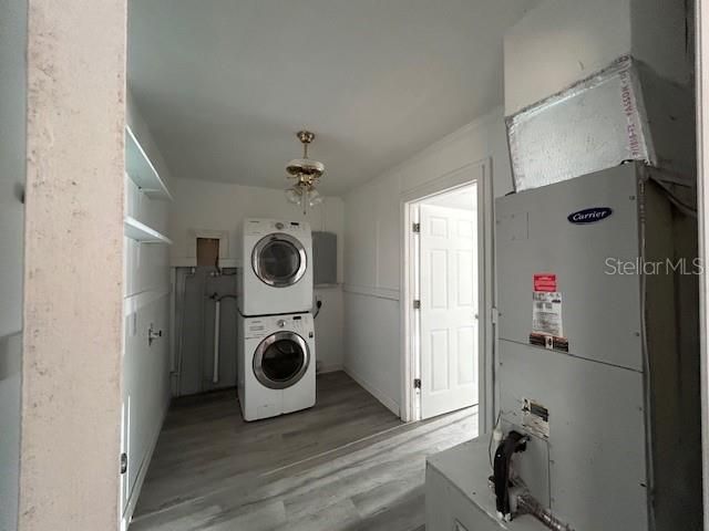 Interior, Utility Closets, Washer, Wood Texture Flooring