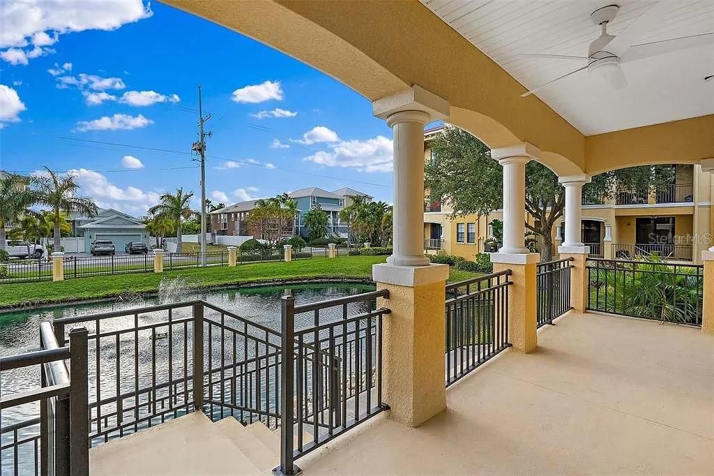 Exterior, Pool, Water