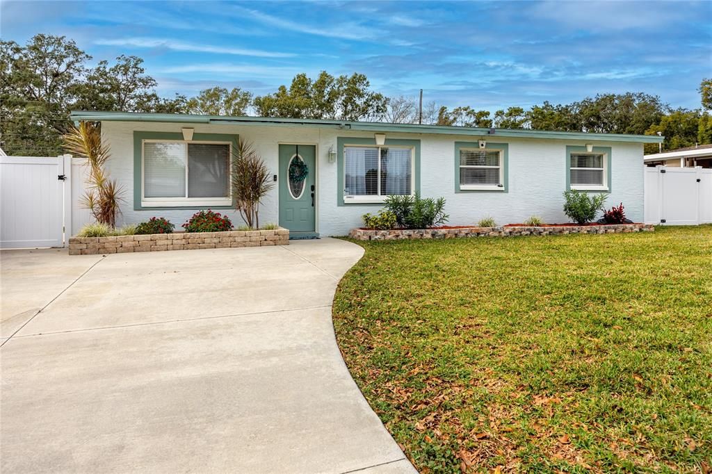 Backyard, Exterior, Facade, Ranch