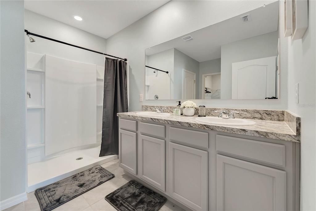 Bathroom, Dual Sink Vanities, Interior, Recessed Lighting