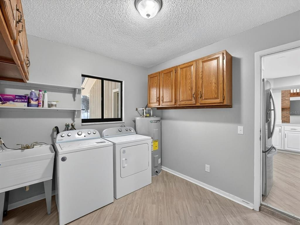 Interior, Washer, Wood Texture Flooring