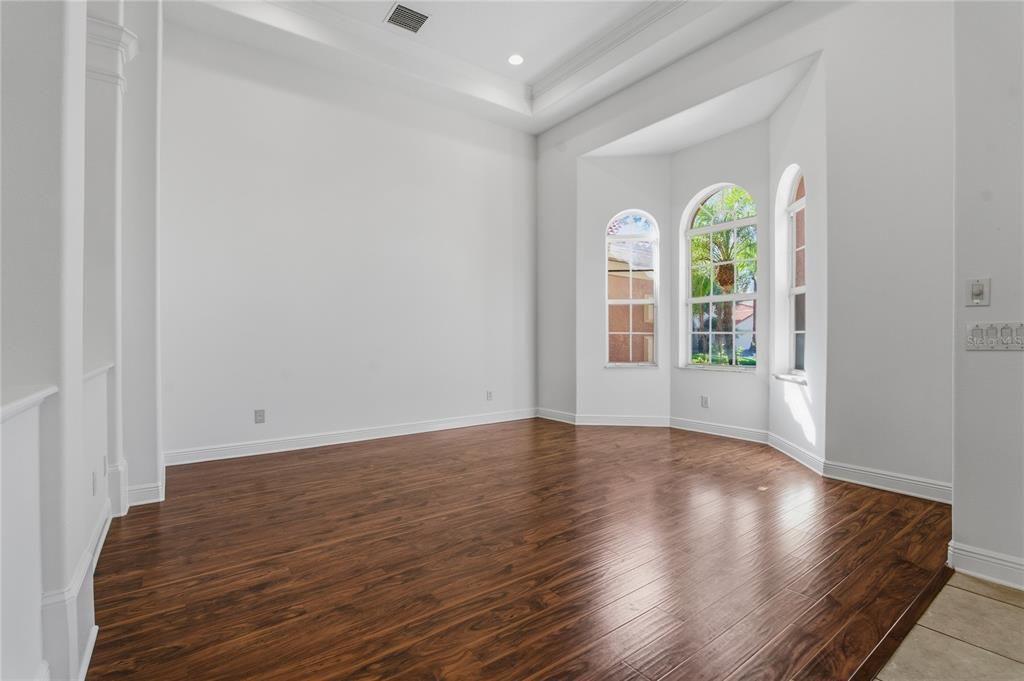 Empty room, Interior, Recessed Lighting, Wood Texture Flooring