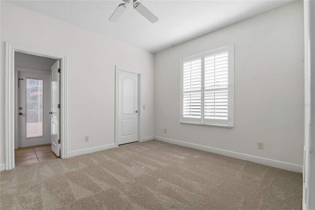 Empty room, Interior