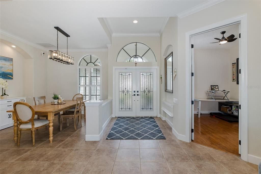 Chandelier, Dining room, Interior, Pendant Lights, Recessed Lighting, Wood Texture Flooring