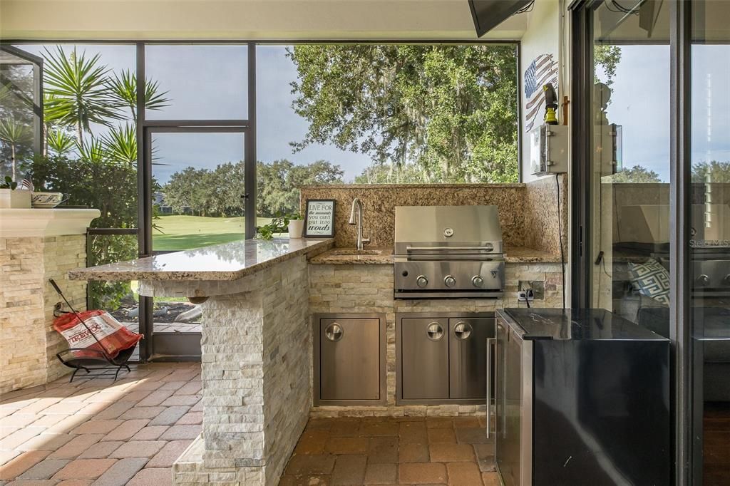 Exterior, Outdoor Kitchen, Water