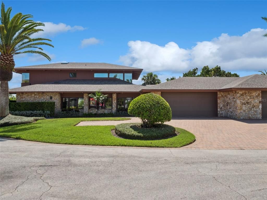 Attached, Exterior, Facade, Modern