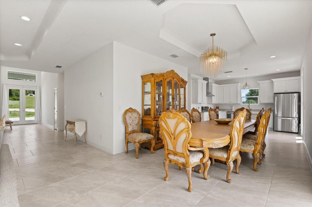 Chandelier, Dining room, Interior, Kitchen, Pendant Lights, Recessed Lighting, Stainless Steel Appliances