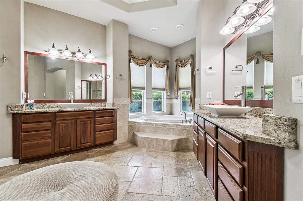 Bathroom, Dual Sink Vanities, Interior, Recessed Lighting