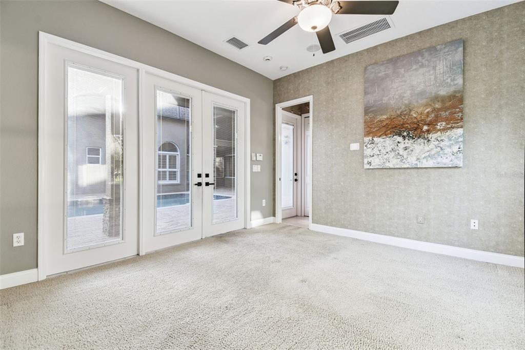 Empty room, Interior