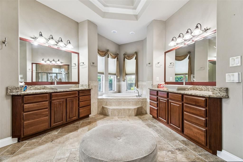 Bathroom, Dual Sink Vanities, Interior, Recessed Lighting