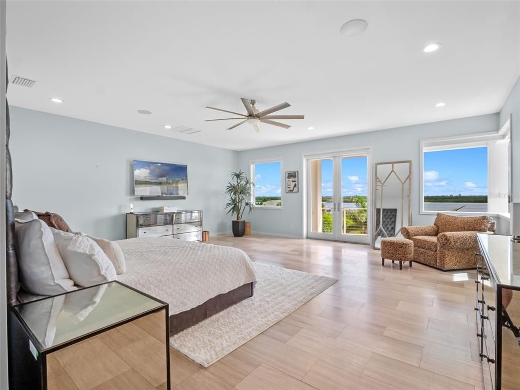 Bedroom, Interior, Recessed Lighting, Water, Wood Texture Flooring
