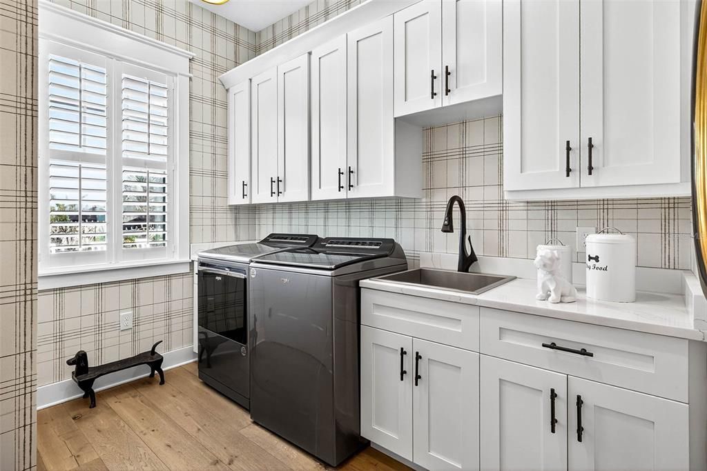 Interior, Kitchen, Washer, Wood Texture Flooring