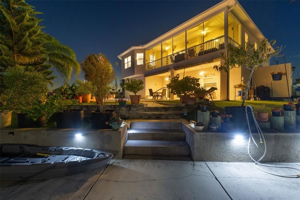 Exterior, Facade, Modern