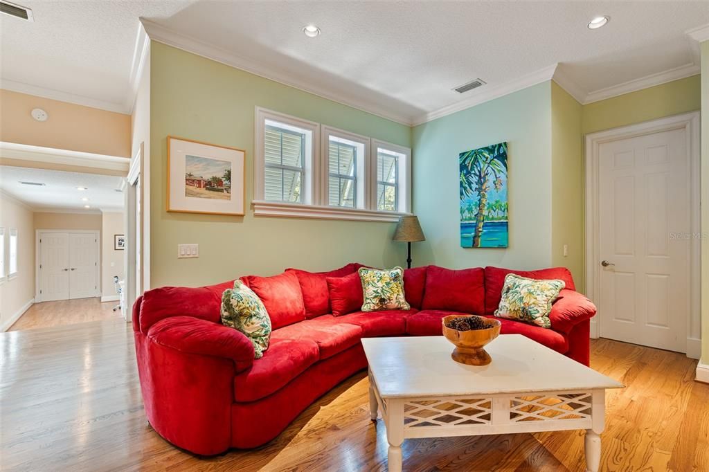 Interior, Living room, Recessed Lighting, Wood Texture Flooring