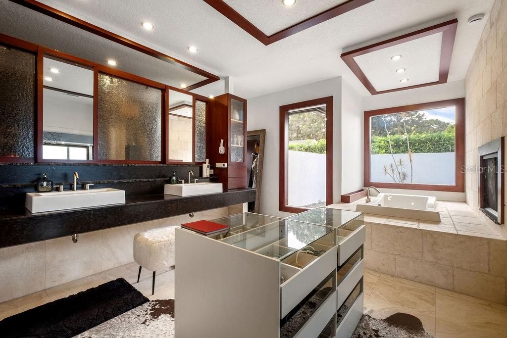 Bathroom, Dual Sink Vanities, Interior, Recessed Lighting