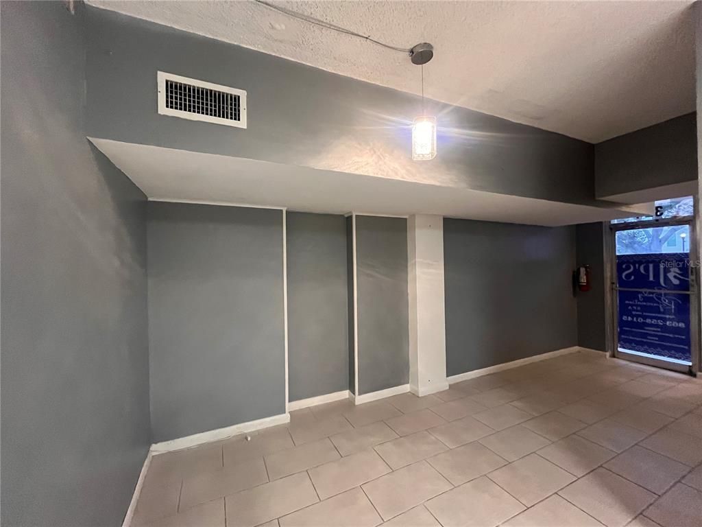 Empty room, Interior, Pendant Lights