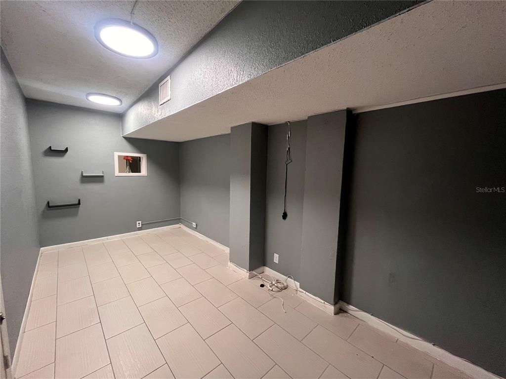 Elevator, Empty room, Interior, Recessed Lighting