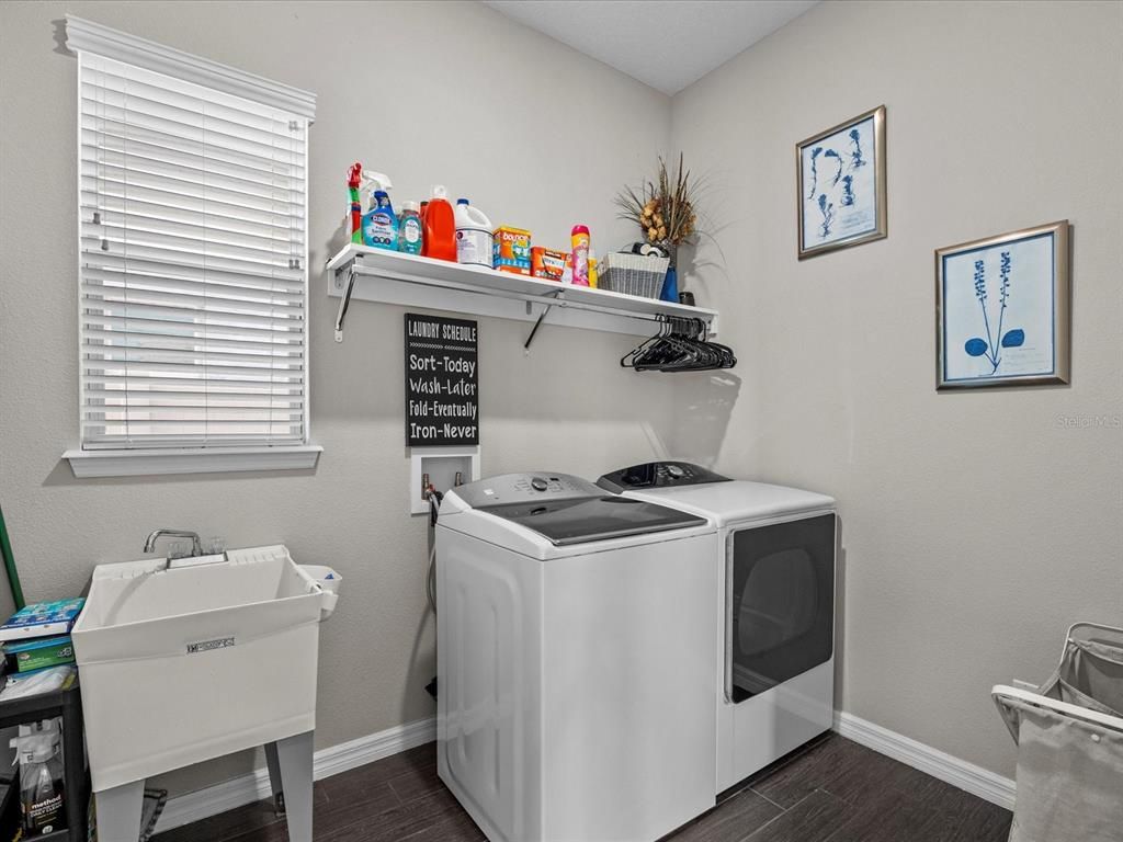 Interior, Washer, Wood Texture Flooring