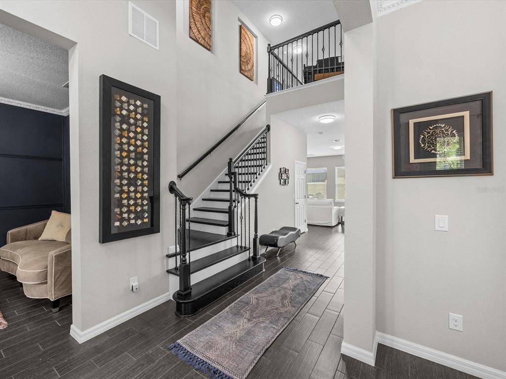 Chandelier, Dining room, Interior, Living room, Wood Texture Flooring