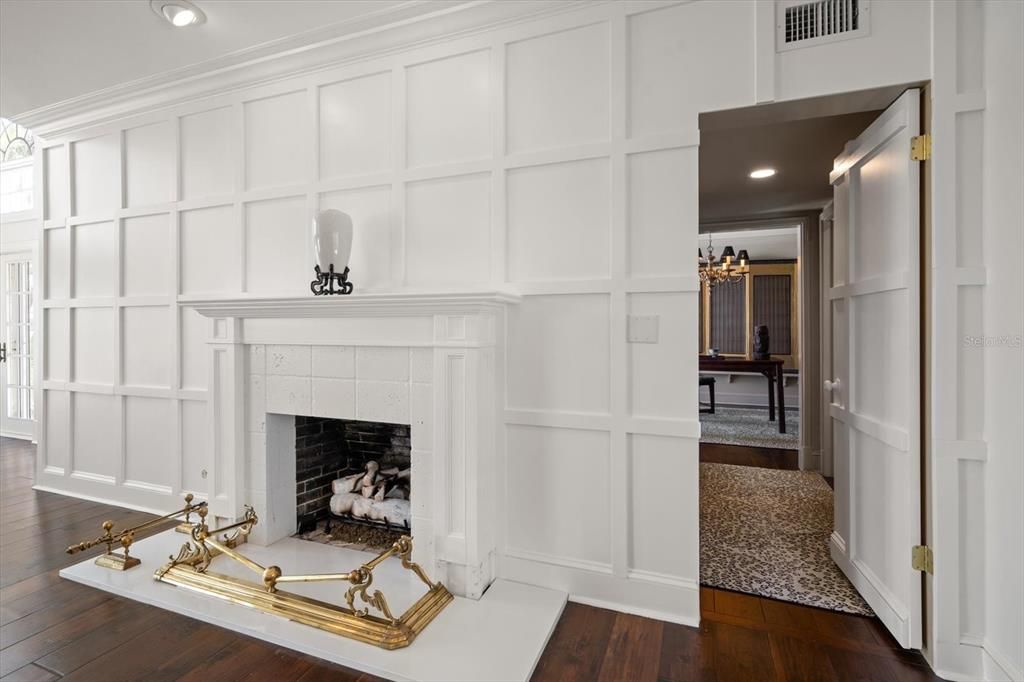 Chandelier, Fireplace, Interior, Recessed Lighting, Wood Texture Flooring
