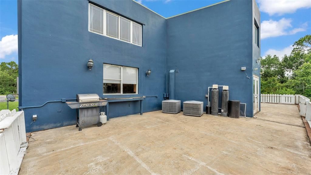 Exterior, Outdoor Kitchen