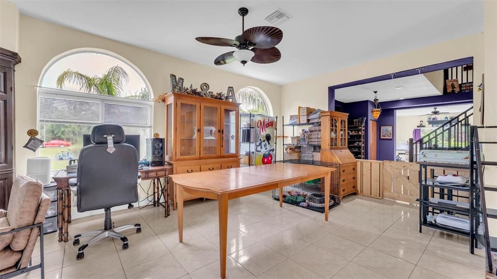 Home Office, Interior