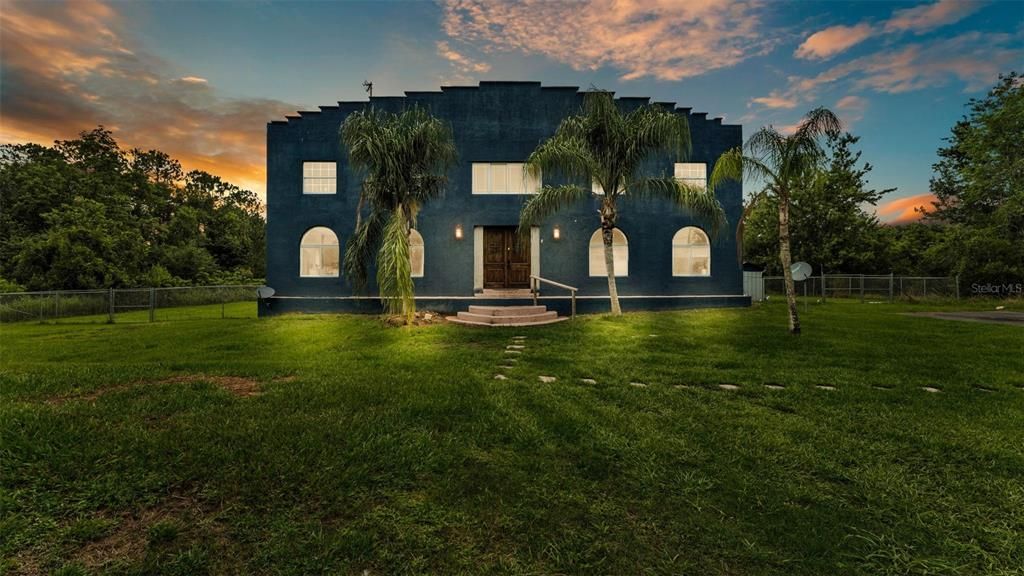 Backyard, Exterior, Facade, Modern