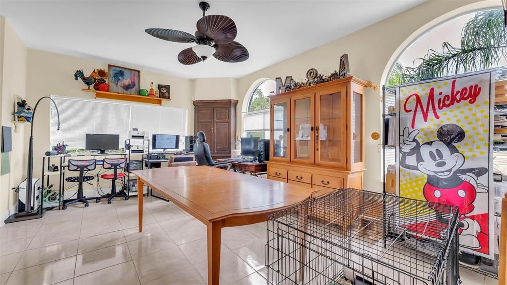 Home Office, Interior