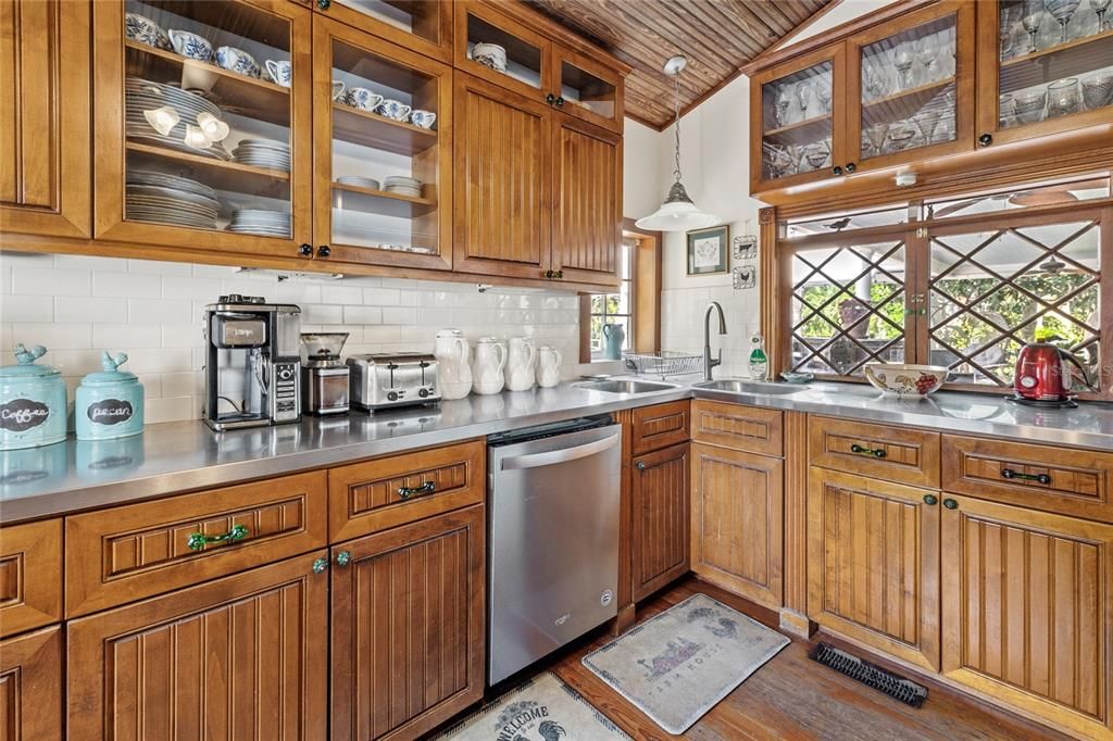 Interior, Kitchen, Pendant Lights, Stainless Steel Appliances