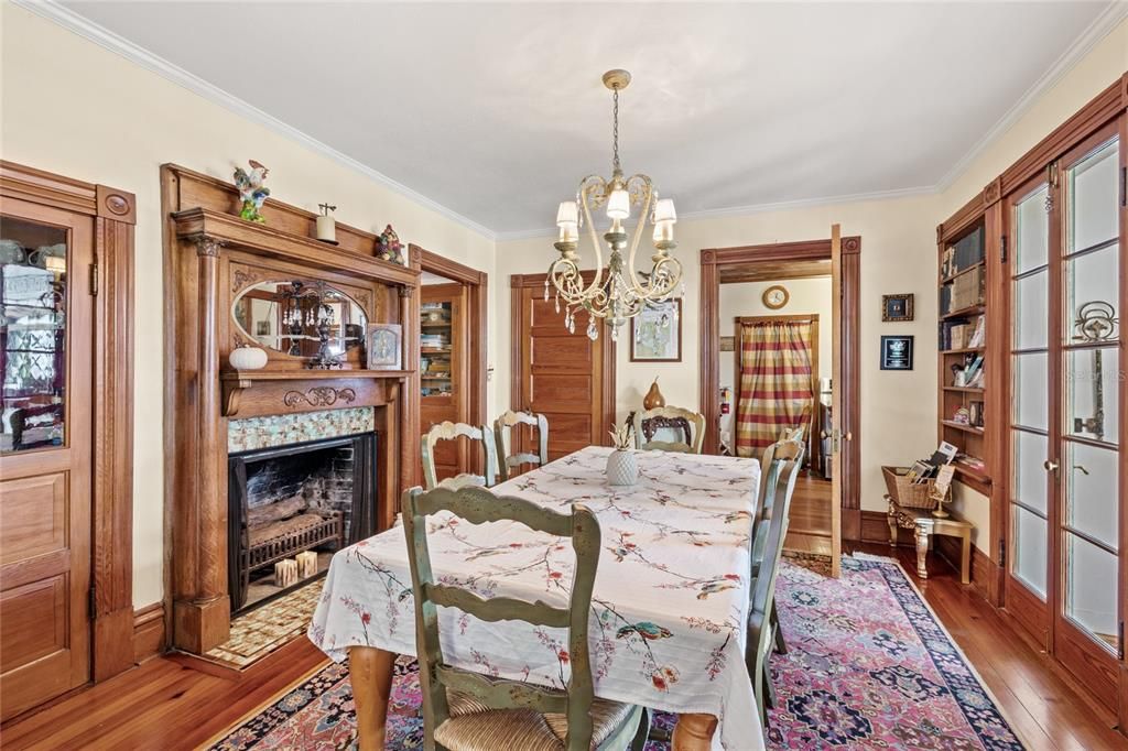Chandelier, Dining room, Fireplace, Interior, Wood Texture Flooring