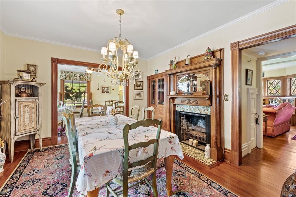 Chandelier, Dining room, Fireplace, Interior, Wood Texture Flooring