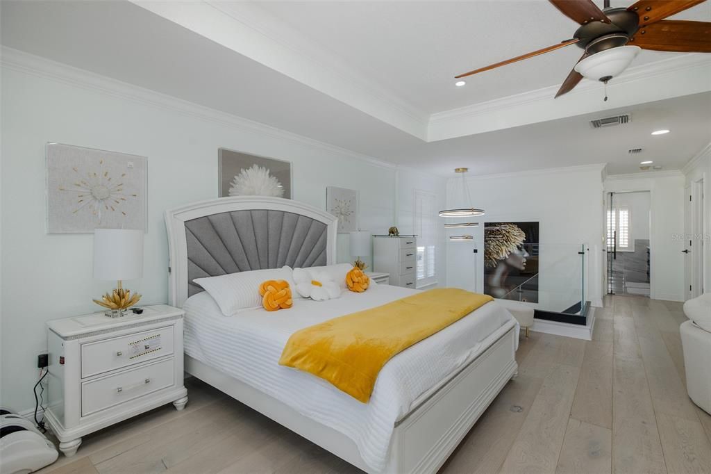 Bedroom, Interior, Pendant Lights, Recessed Lighting, Wood Texture Flooring