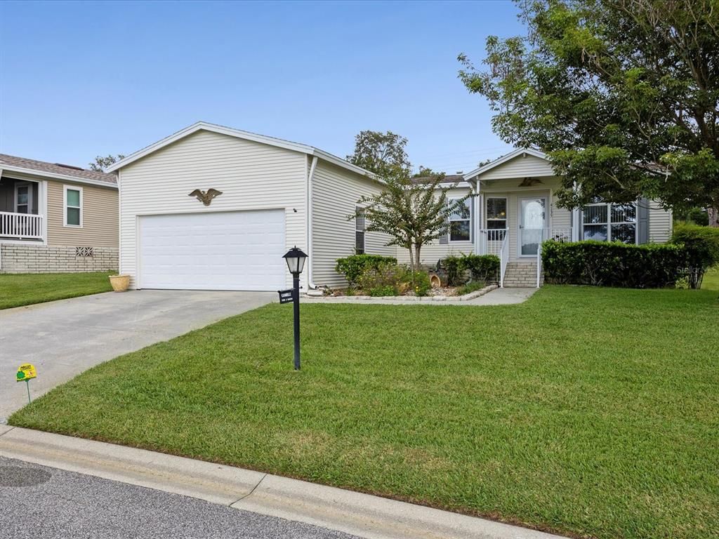 Attached, Exterior, Facade, Ranch