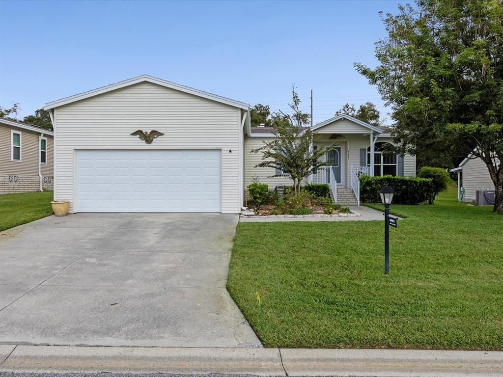 Attached, Exterior, Facade, Ranch